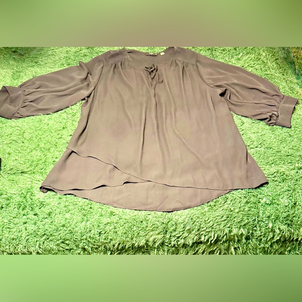 NWOT TAHARI 3/4 sleeve black blouse with tie front. Women’s size 2X